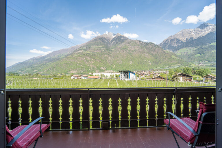 Balkon mit 2 Stühlen
